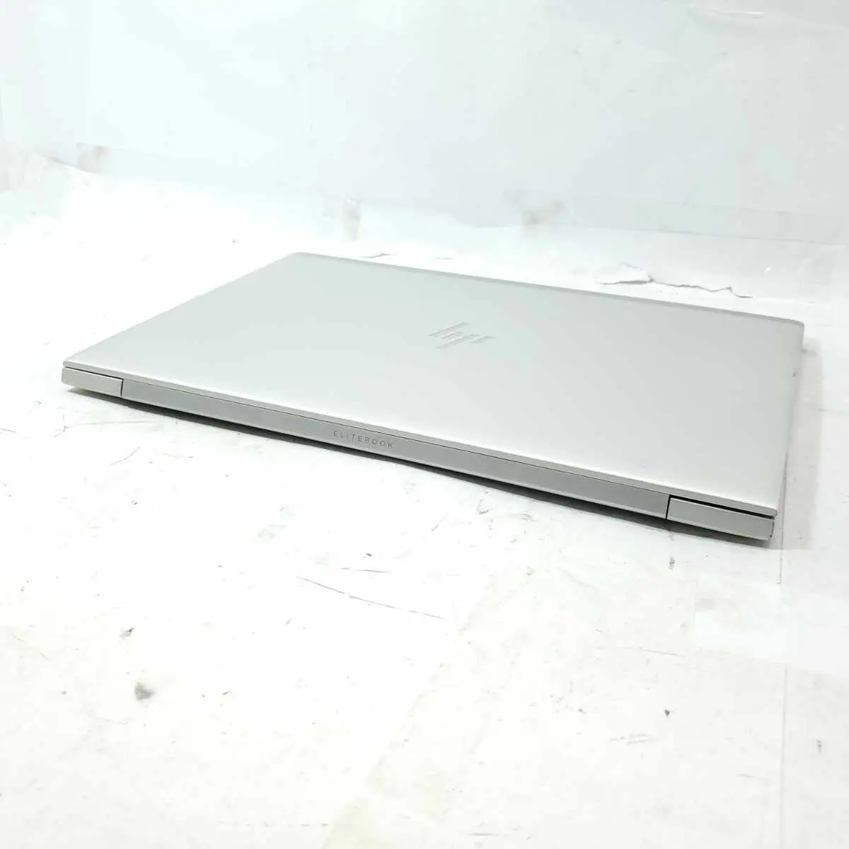 hp elitebook 850 g6 i7-8565u laptop computer back side