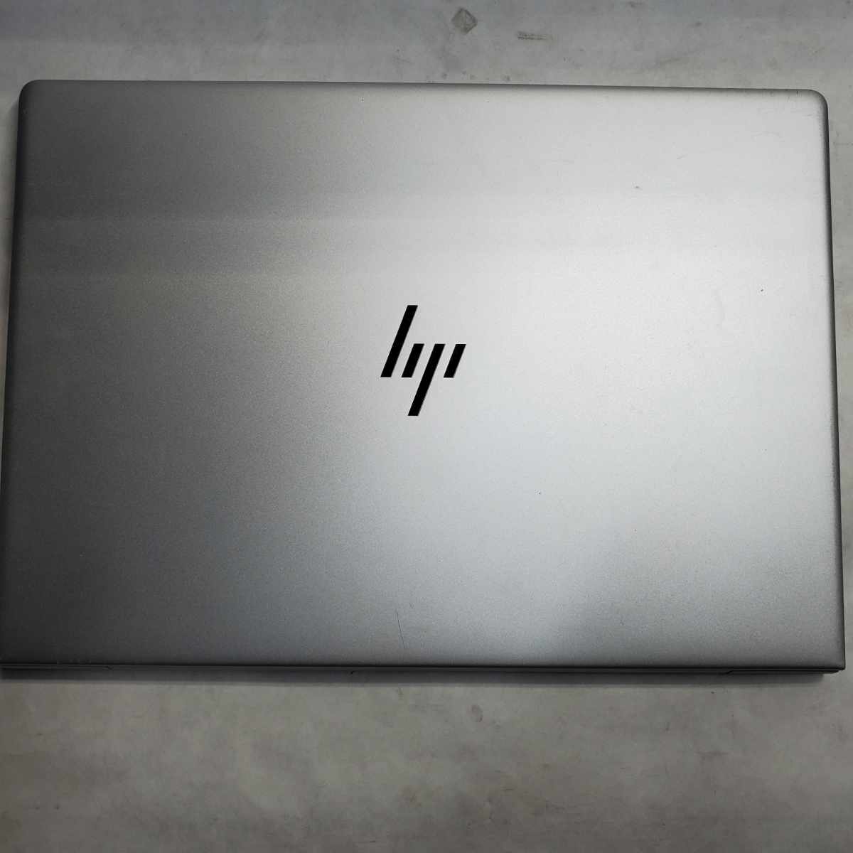HP EliteBook 840 G5 closed laptop lid with HP logo