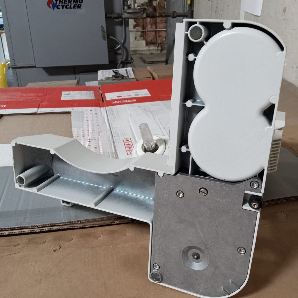 Buchi Rotavapor R-114 underside and mounting arm view