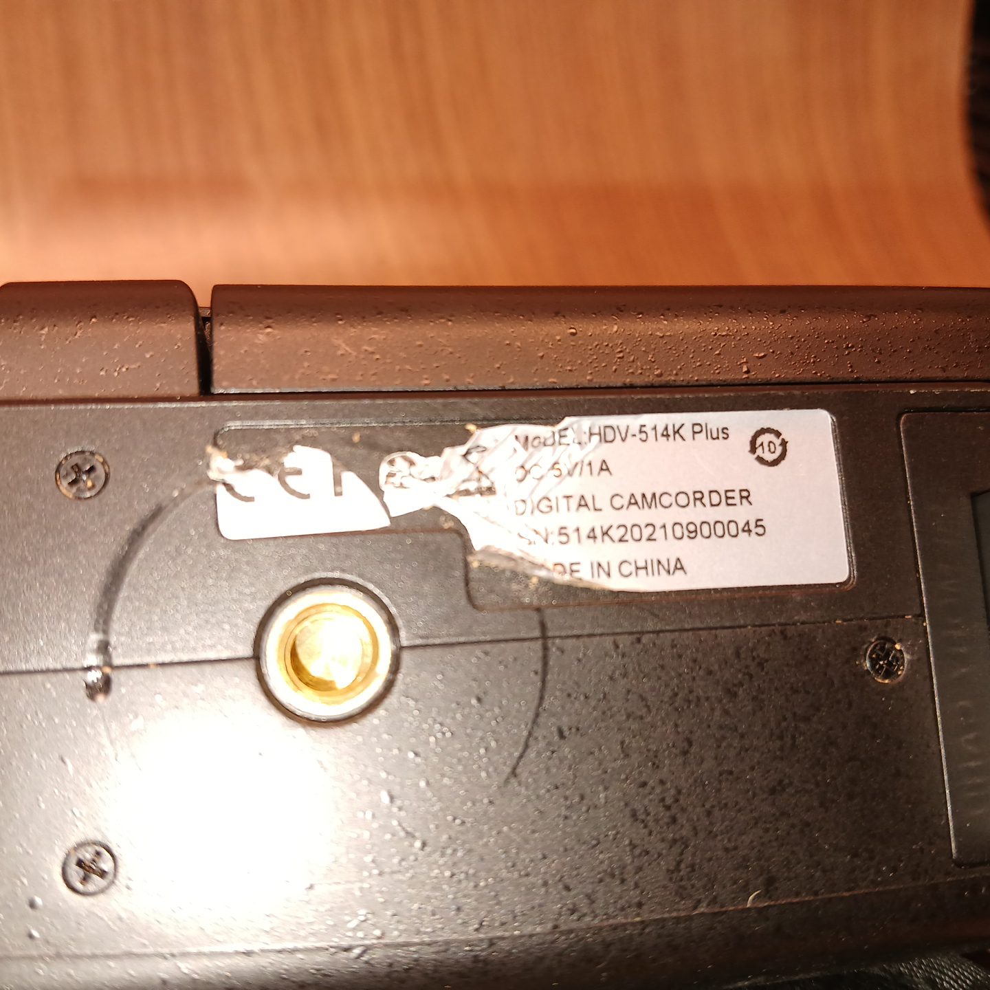 HDV-514K Plus digital camcorder model label and tripod mount base
