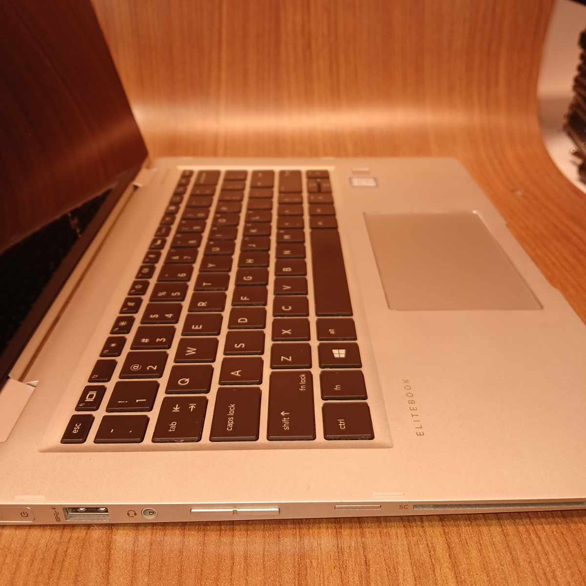 HP EliteBook x360 1030 G2 keyboard and touchpad with fingerprint reader