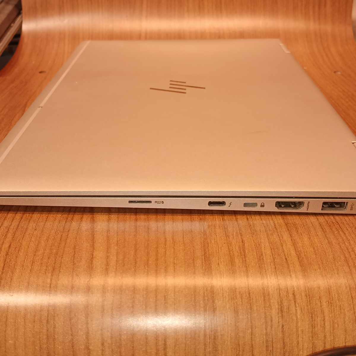 Front edge of HP EliteBook x360 1030 G2 with power button, USB port, audio jack and smart card slot