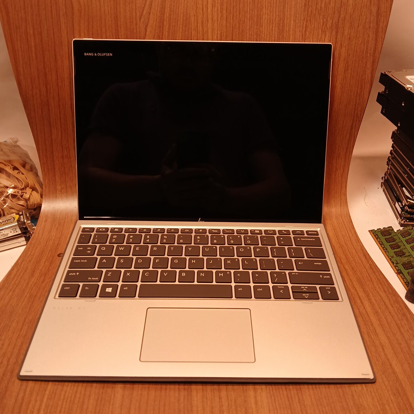 Front view of HP Elite x2 G4 detachable business laptop with keyboard and touchscreen display