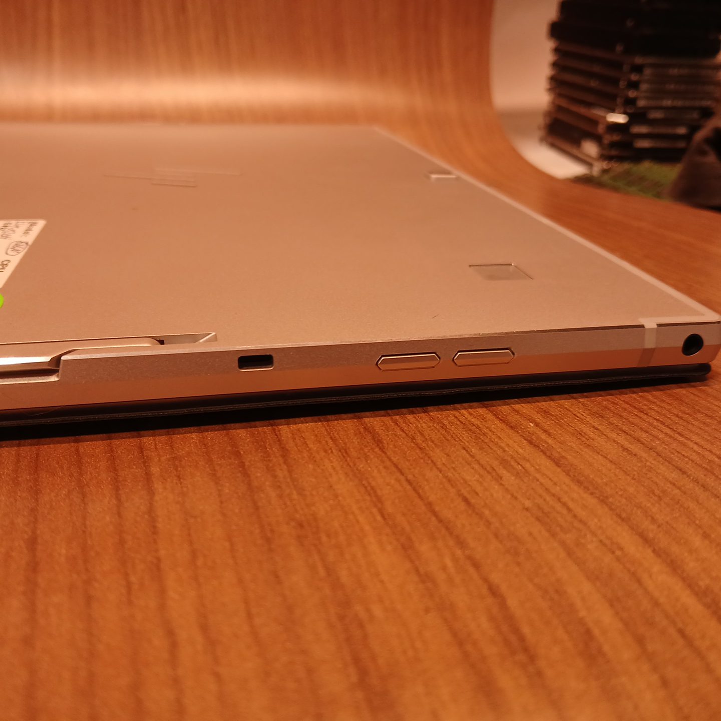 Right side ports on HP Elite x2 G4 detachable laptop showing audio jack, buttons, and side connectivity