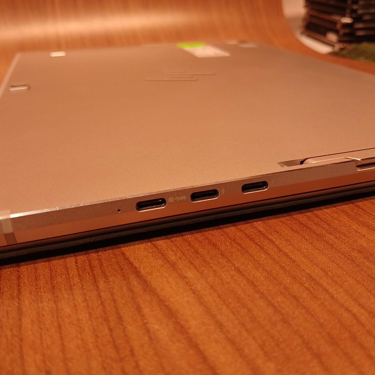 Left side ports on HP Elite x2 G4 with USB-C and Thunderbolt connectivity
