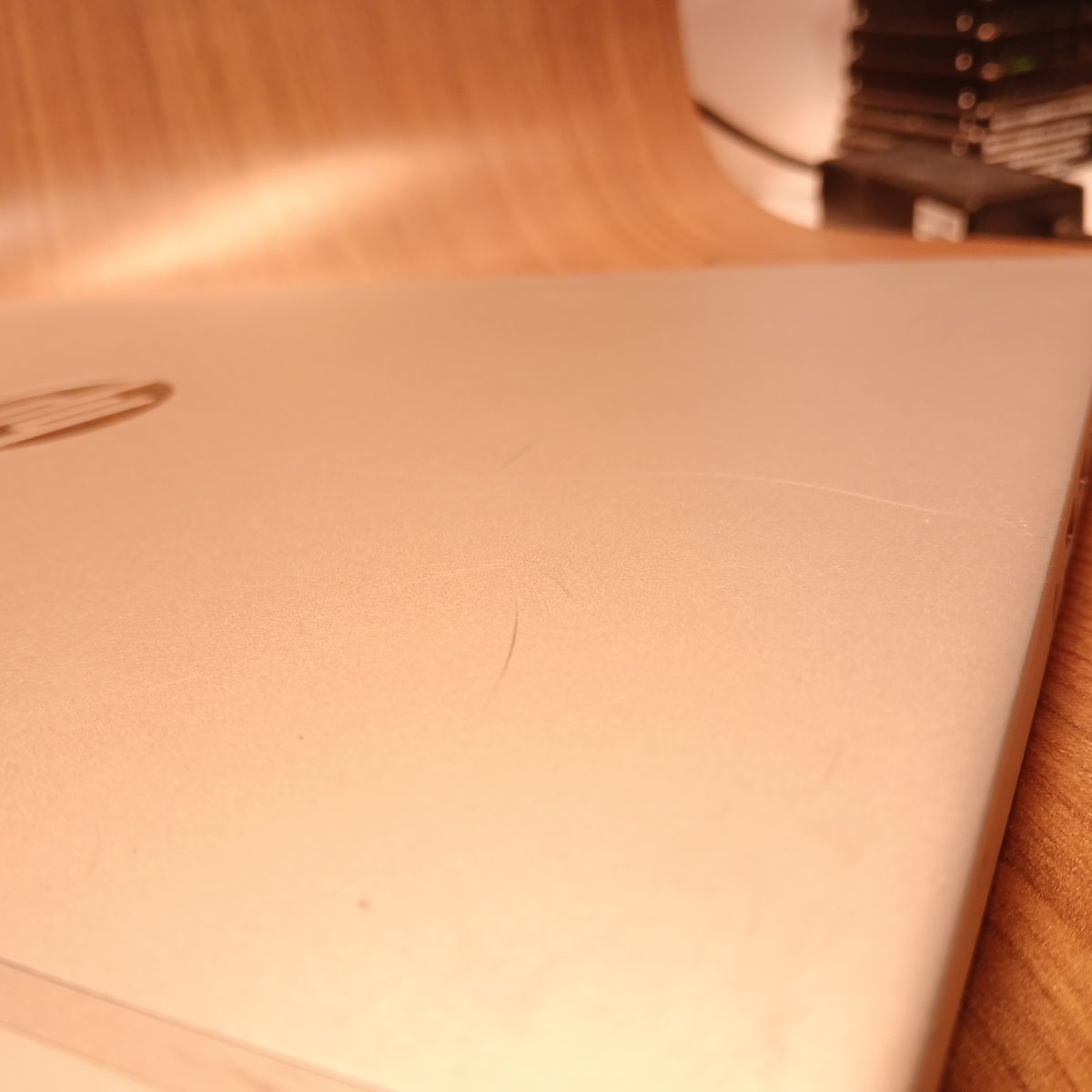 Close view of light cosmetic wear on HP ProBook 440 G6 top lid