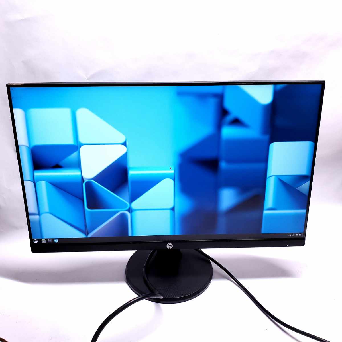 hp p24v g4 23.8" fhd monitor power on