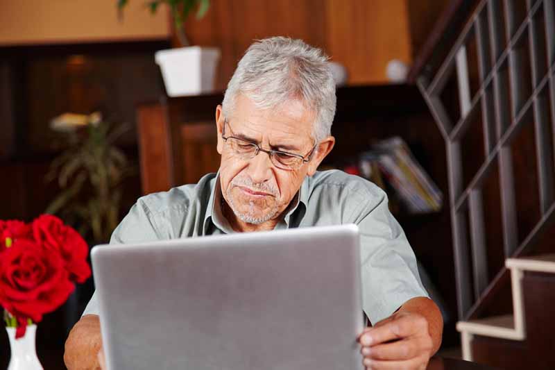 Veteran and laptop